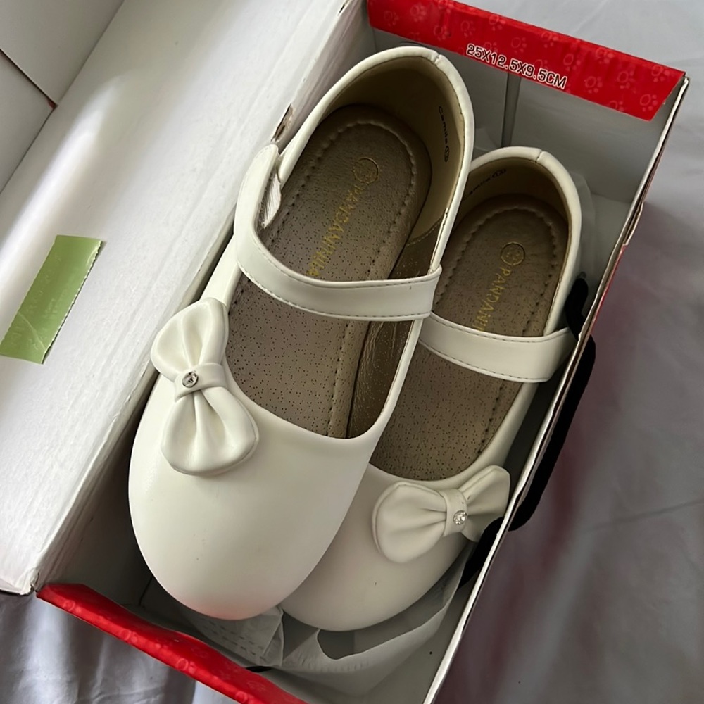 Like New White Mary Jane Little Girl Shoes